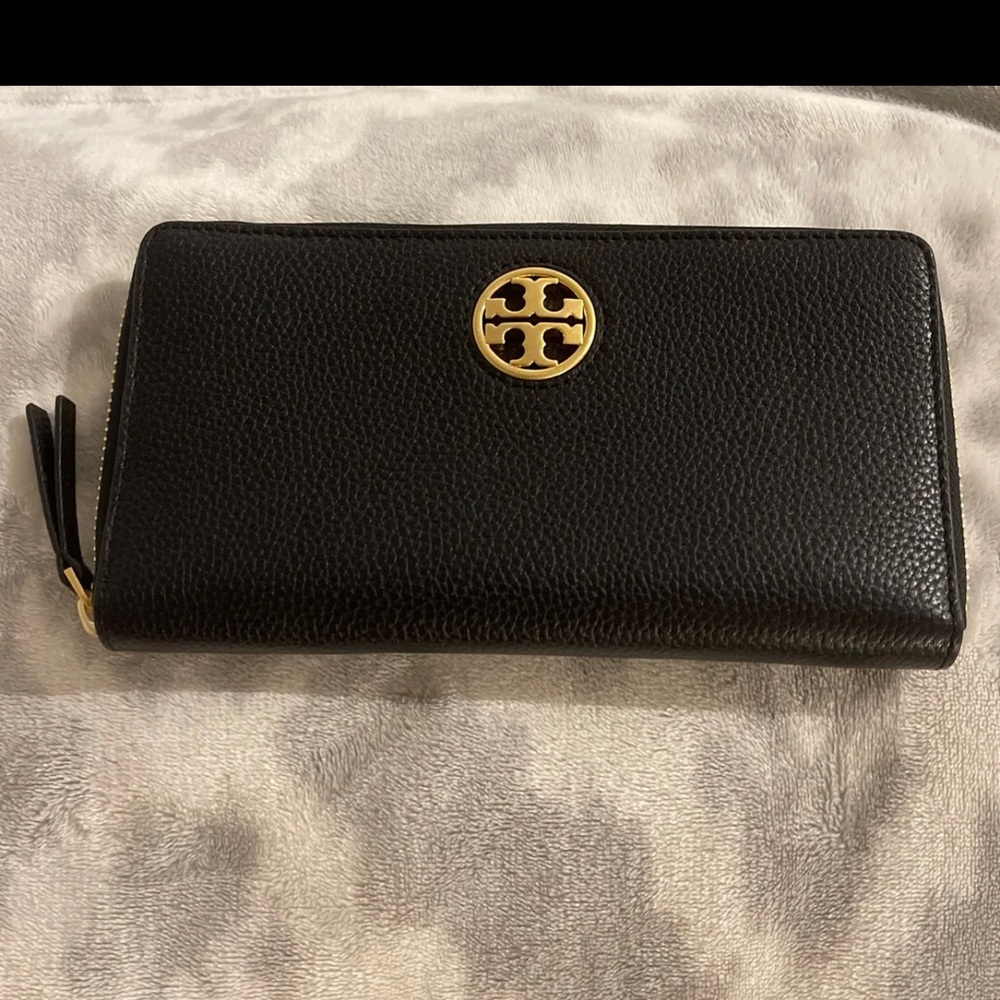 Tory Burch new black leather wallet